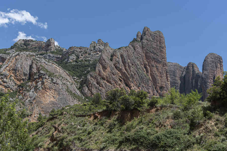 Huesca - Las Peñas de Riglos 03 - Mallos de Riglos.jpg